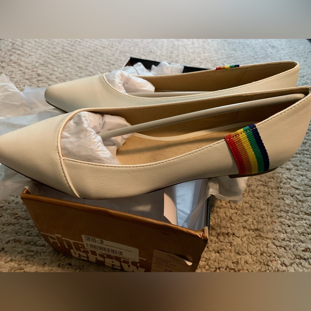 chelsea crew Pammy White 🌈 Flats-Size 38/ UK 5/ US 7 Brand New in Box
